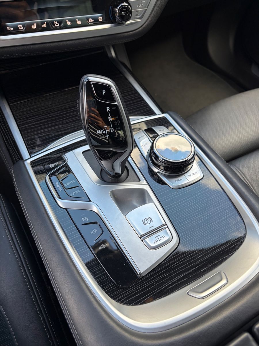 Fahrzeugabbildung BMW 750 i xDrive