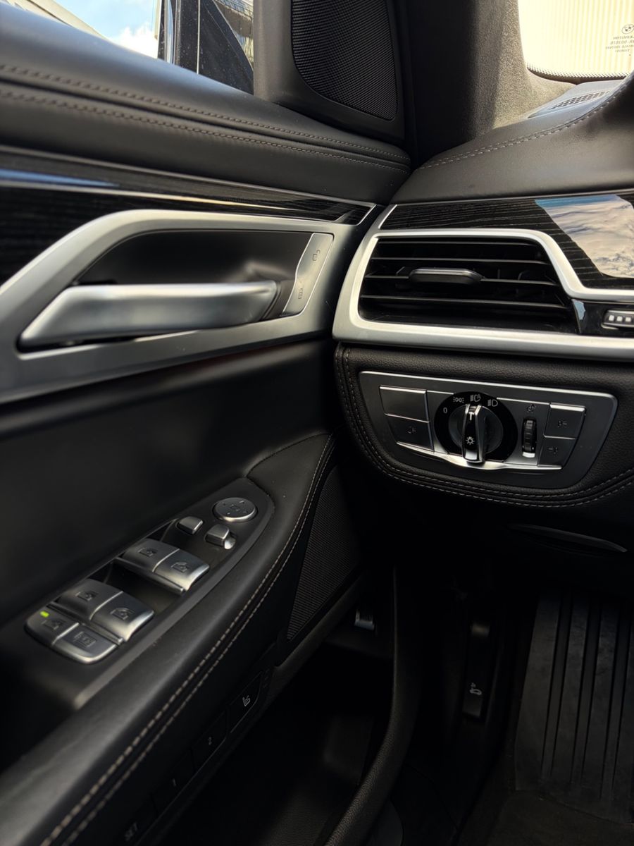 Fahrzeugabbildung BMW 750 i xDrive