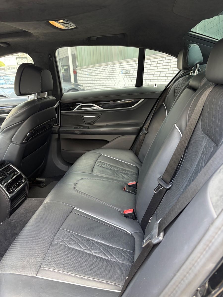Fahrzeugabbildung BMW 750 i xDrive