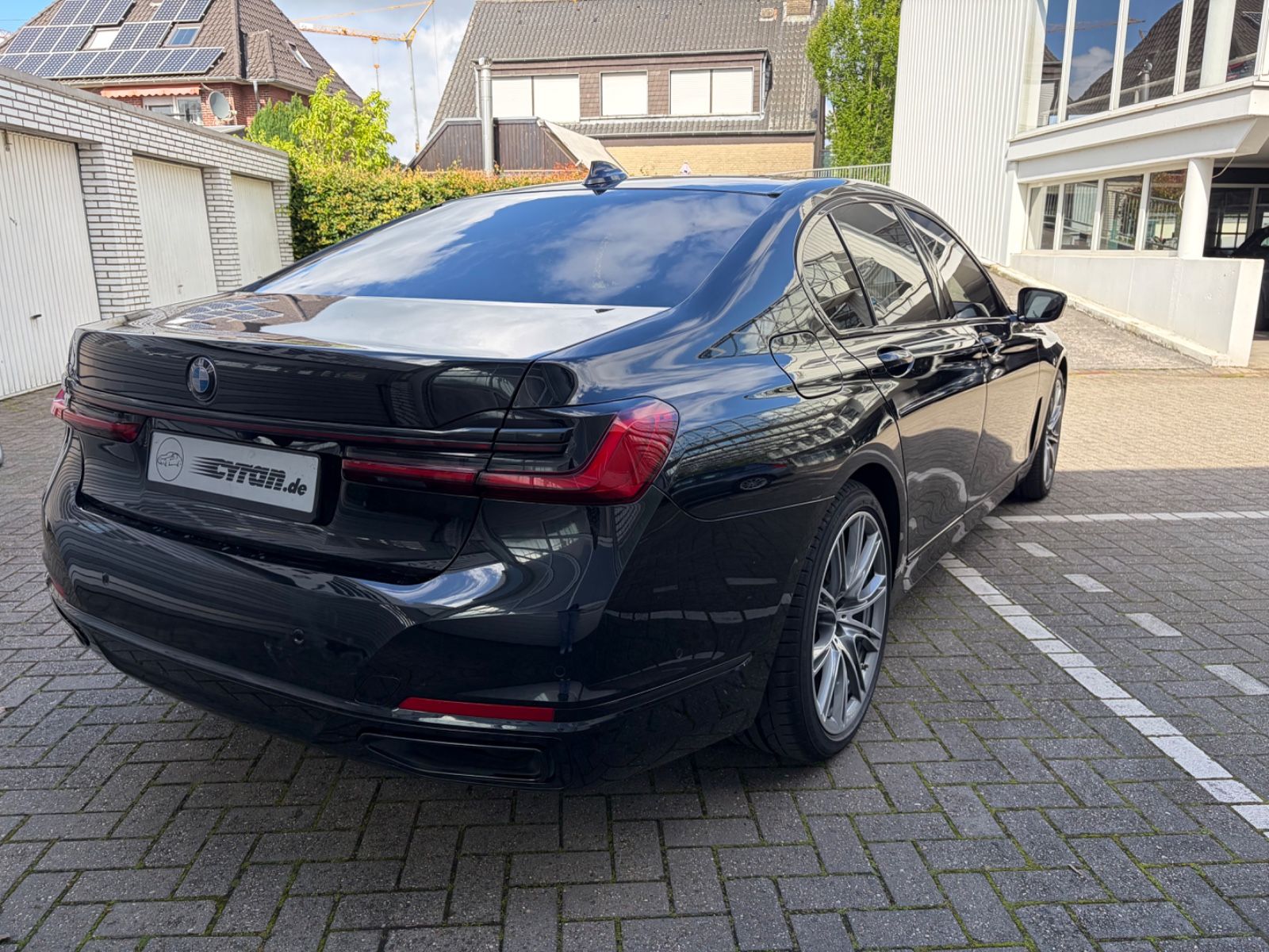Fahrzeugabbildung BMW 750 i xDrive
