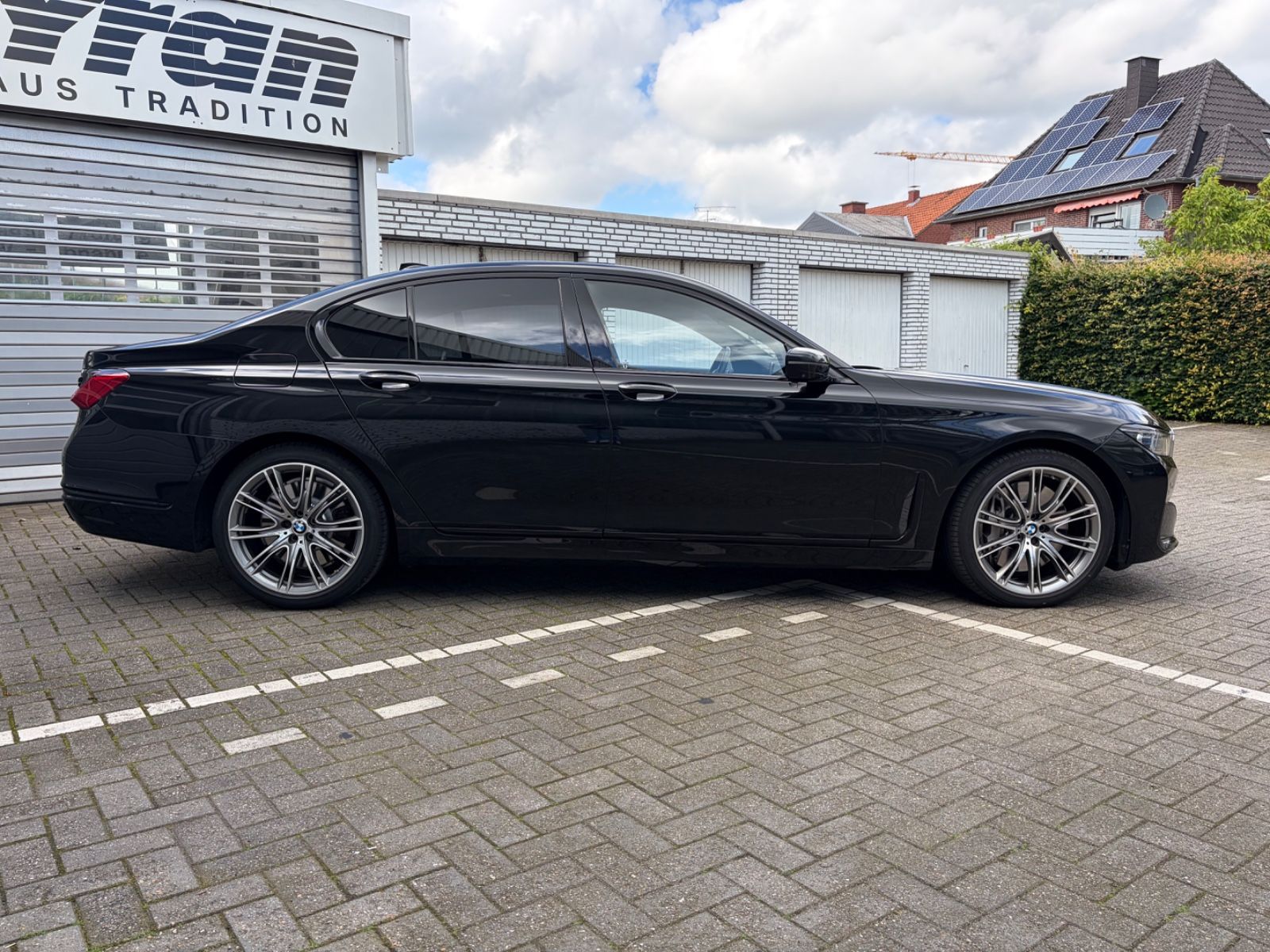 Fahrzeugabbildung BMW 750 i xDrive