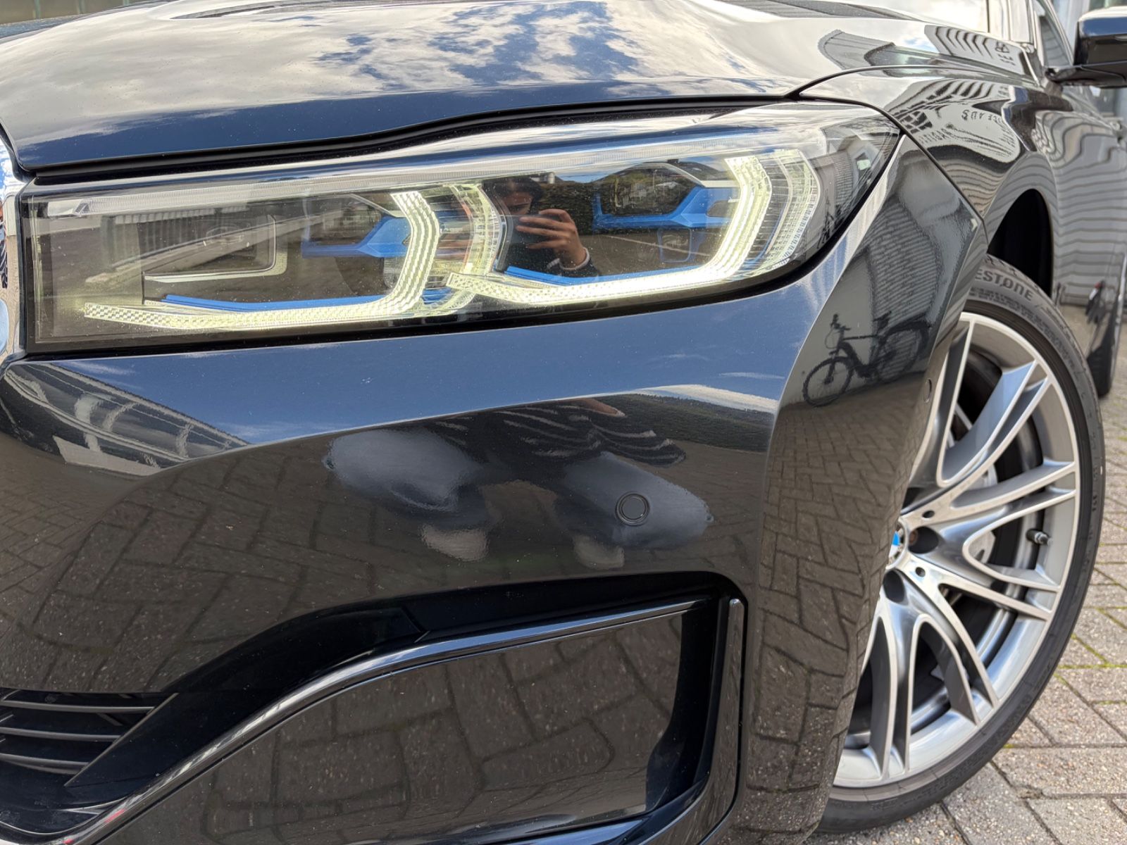 Fahrzeugabbildung BMW 750 i xDrive