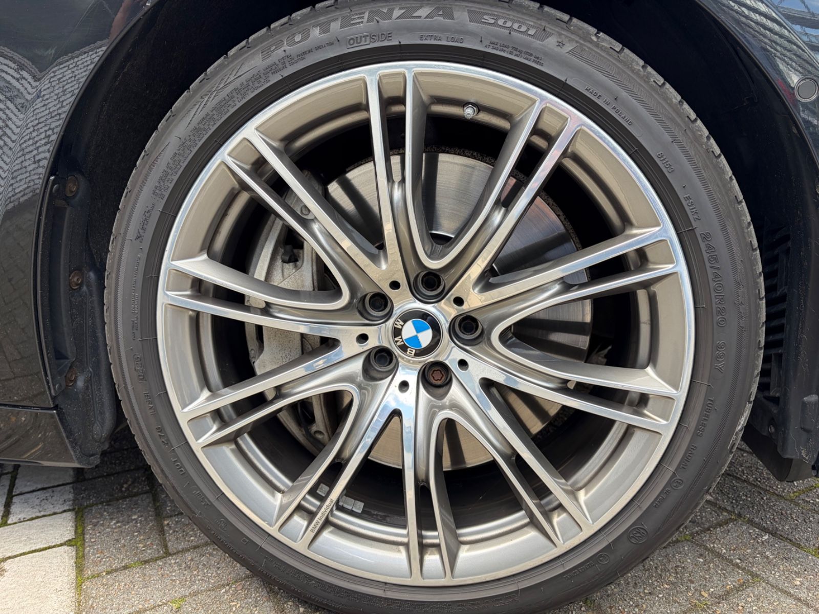 Fahrzeugabbildung BMW 750 i xDrive