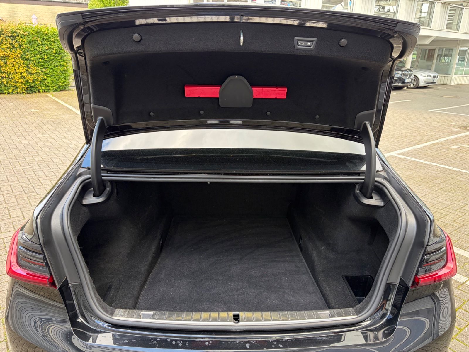 Fahrzeugabbildung BMW 750 i xDrive