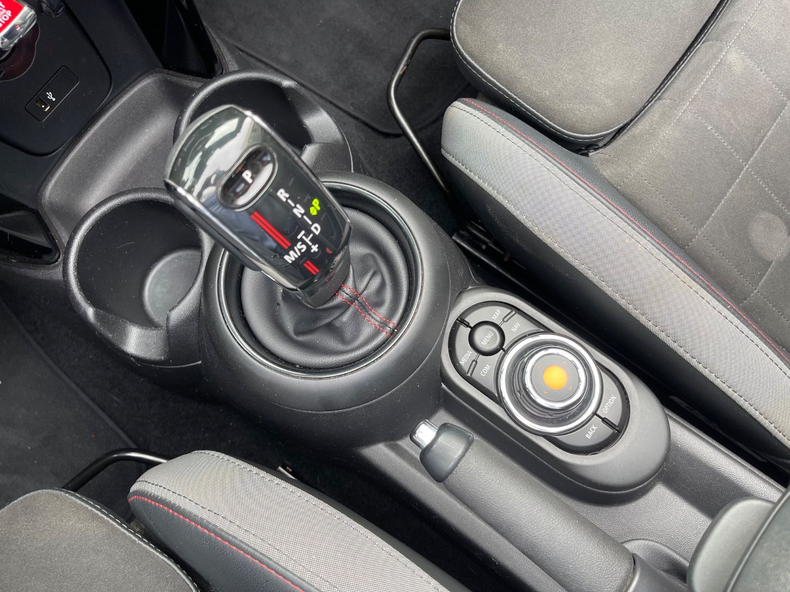 Fahrzeugabbildung MINI John Cooper Works Cabrio