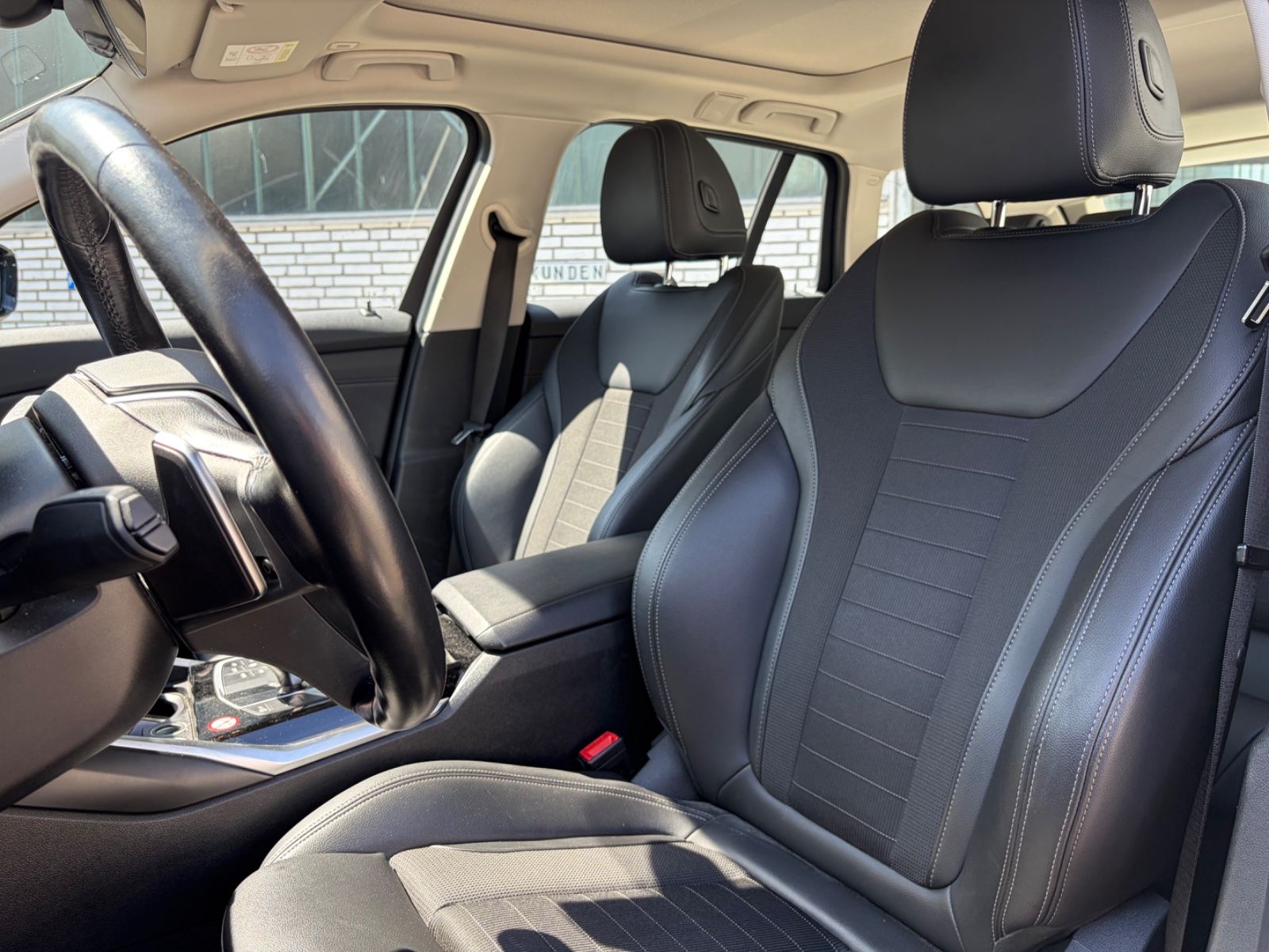 Fahrzeugabbildung BMW 320 d Touring Sport Line