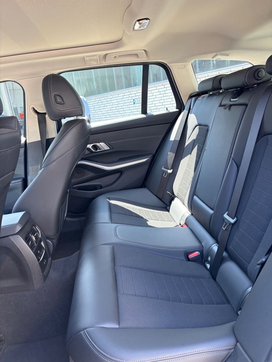 Fahrzeugabbildung BMW 320 d Touring Sport Line