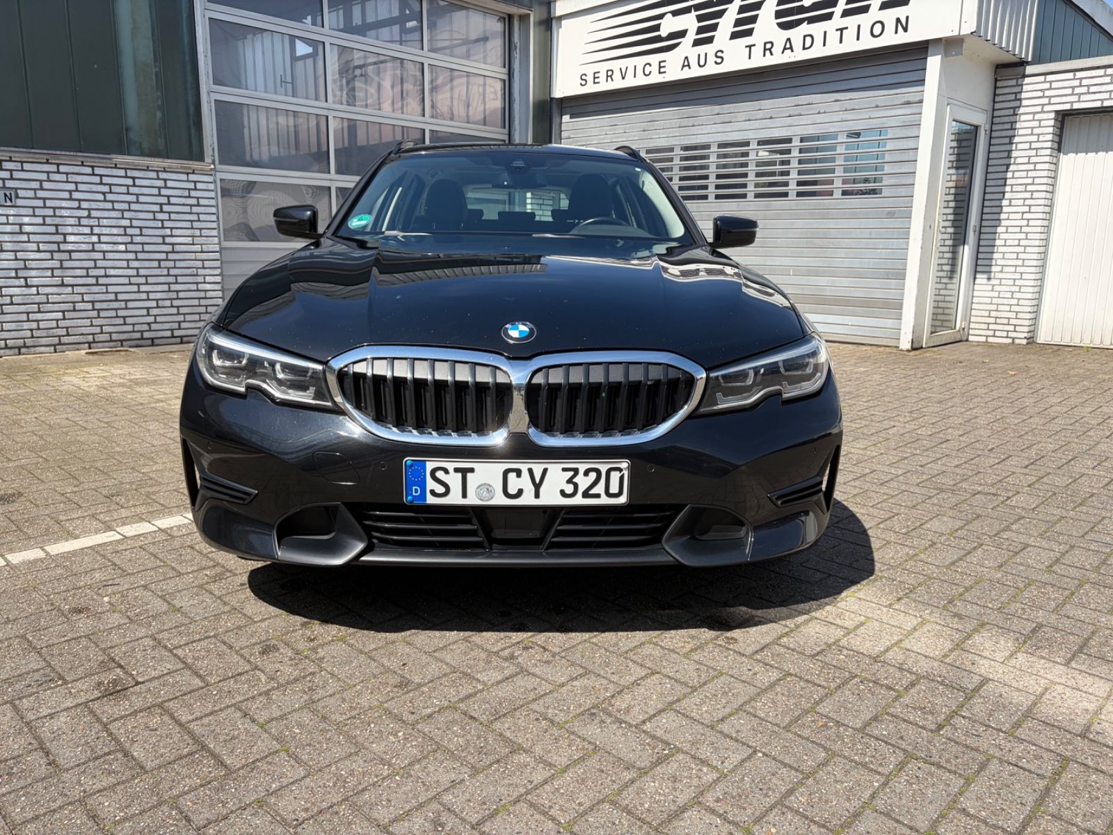 Fahrzeugabbildung BMW 320 d Touring Sport Line