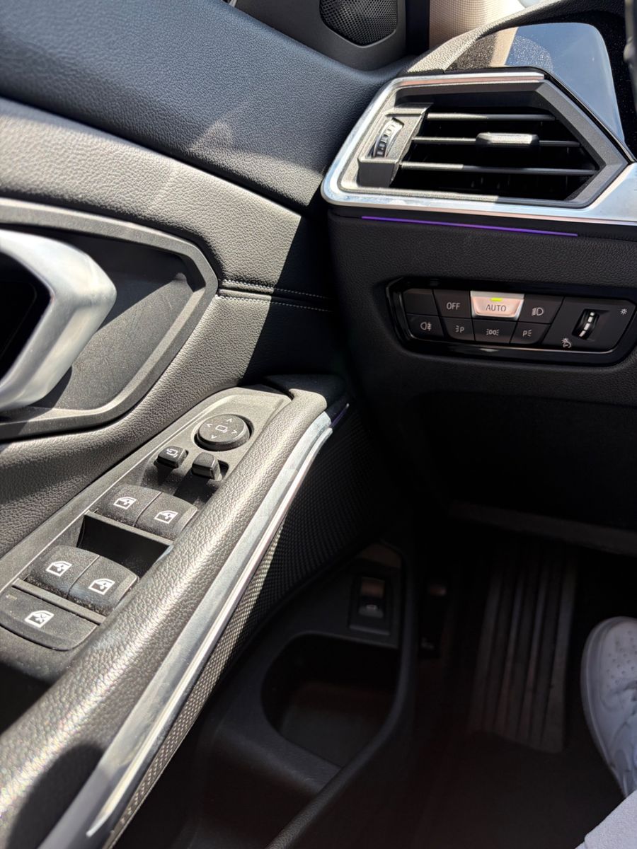 Fahrzeugabbildung BMW 320 d Touring Sport Line