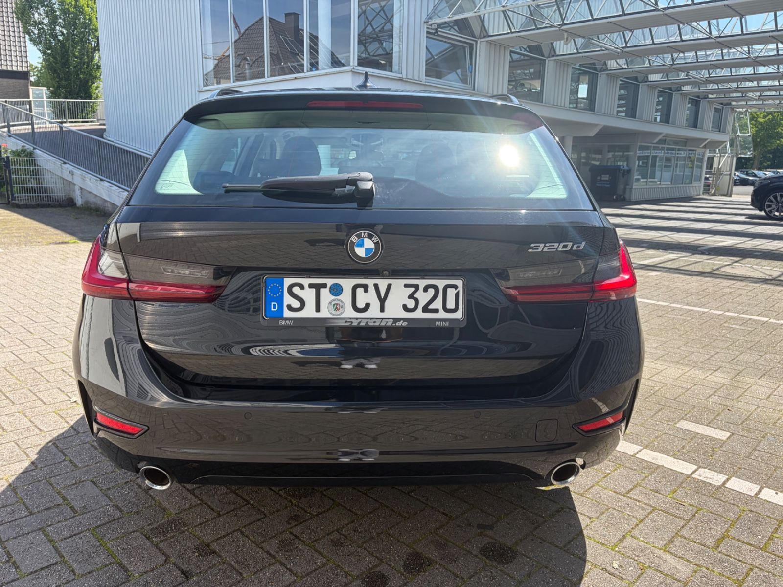 Fahrzeugabbildung BMW 320 d Touring Sport Line
