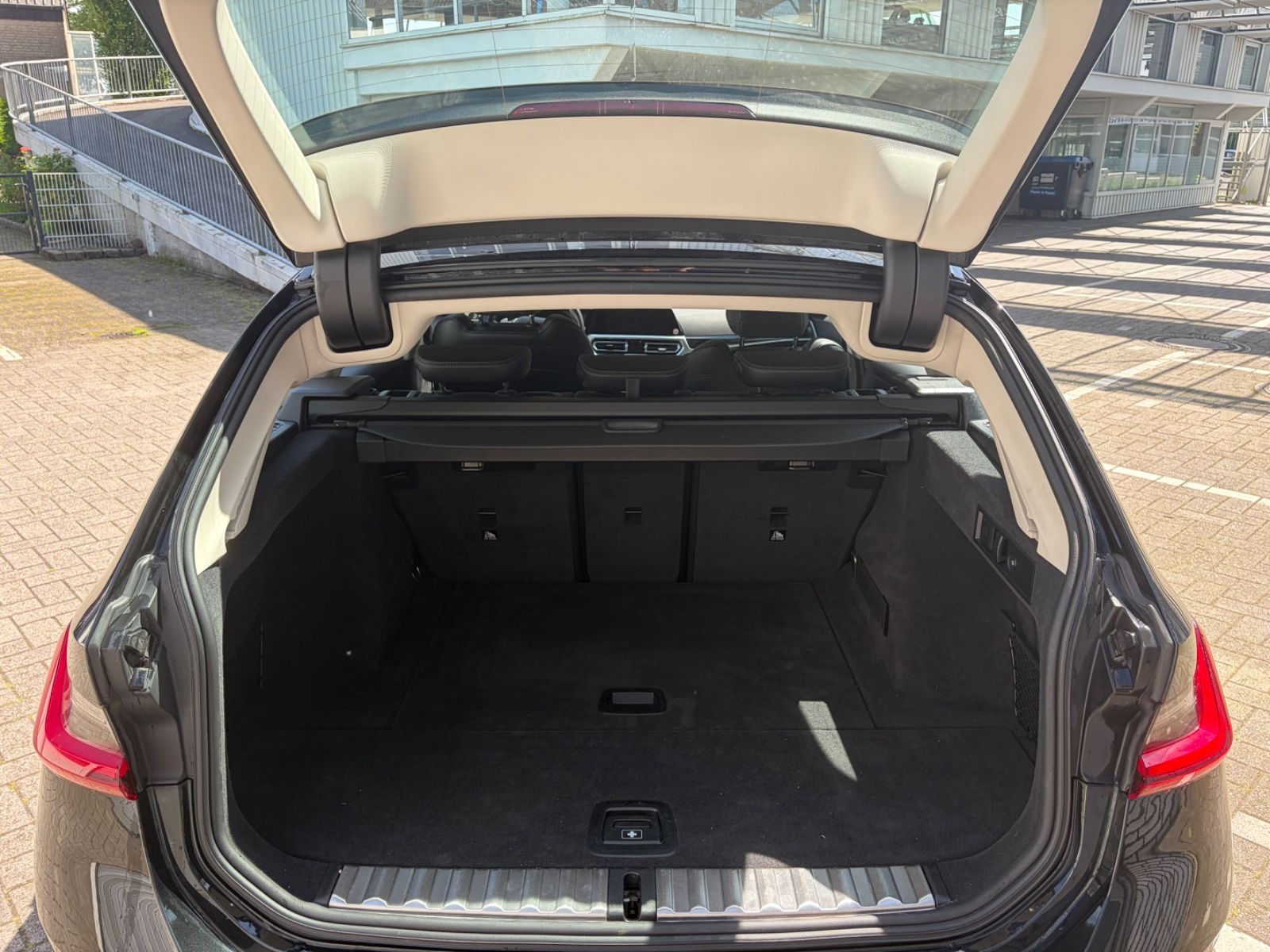 Fahrzeugabbildung BMW 320 d Touring Sport Line