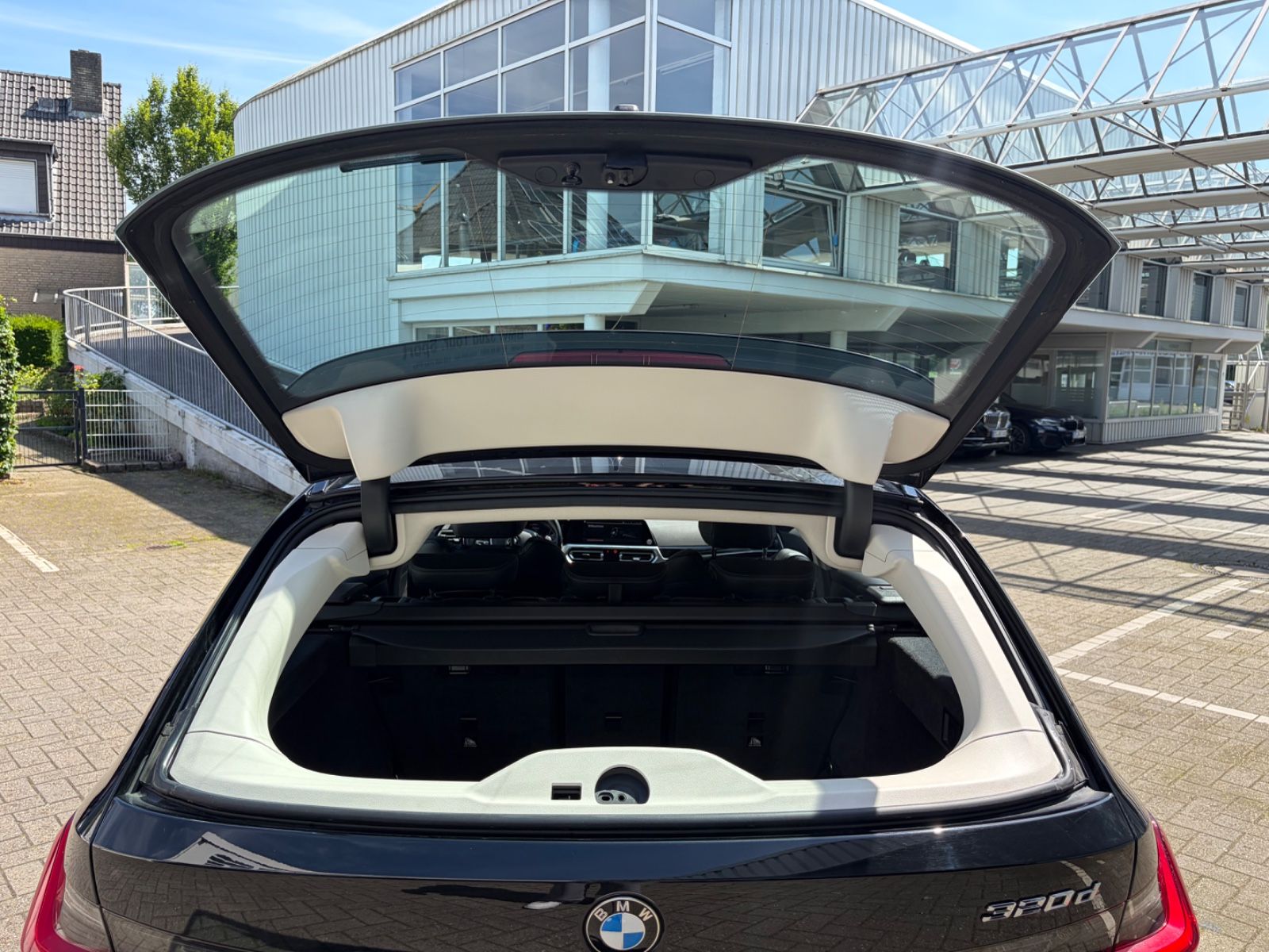 Fahrzeugabbildung BMW 320 d Touring Sport Line