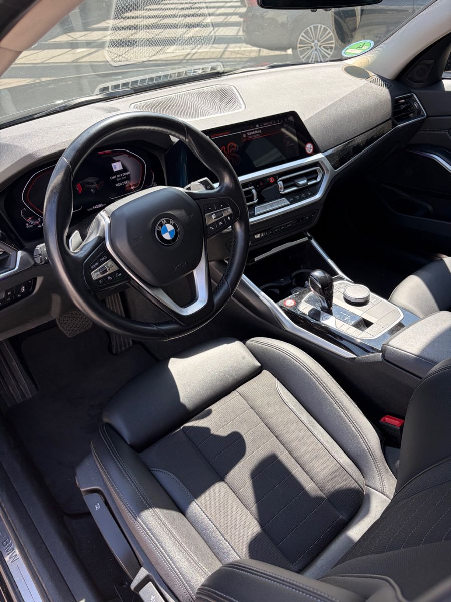 Fahrzeugabbildung BMW 320 d Touring Sport Line