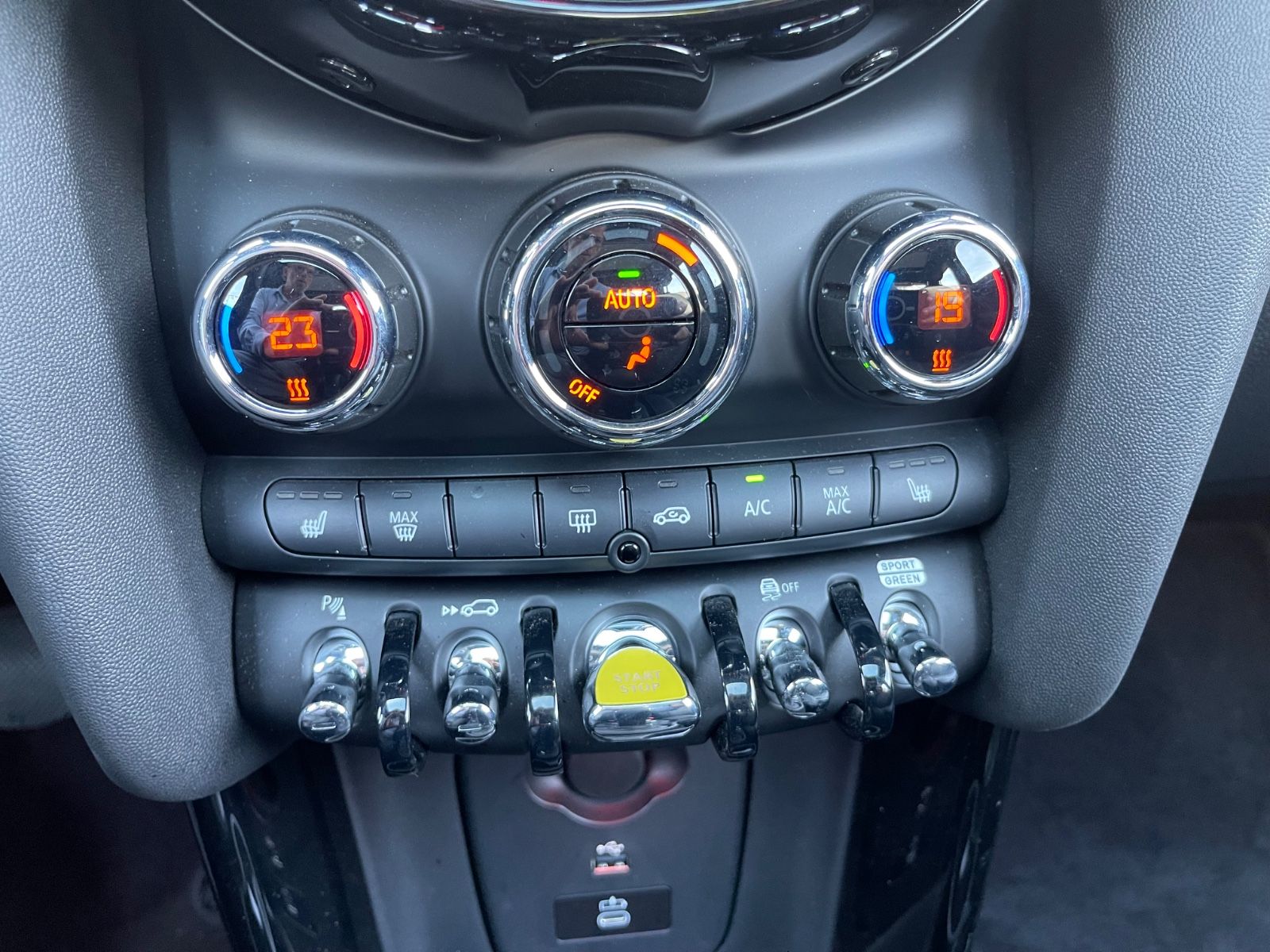 Fahrzeugabbildung MINI MINI COOPER SE Resolute Edition