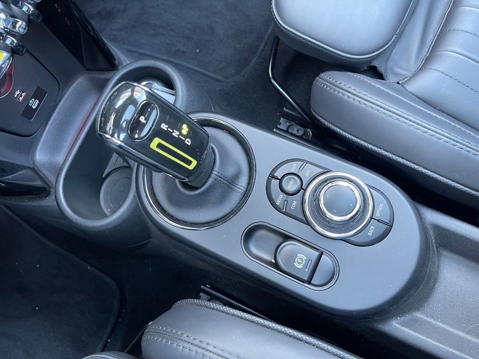 Fahrzeugabbildung MINI MINI COOPER SE Resolute Edition