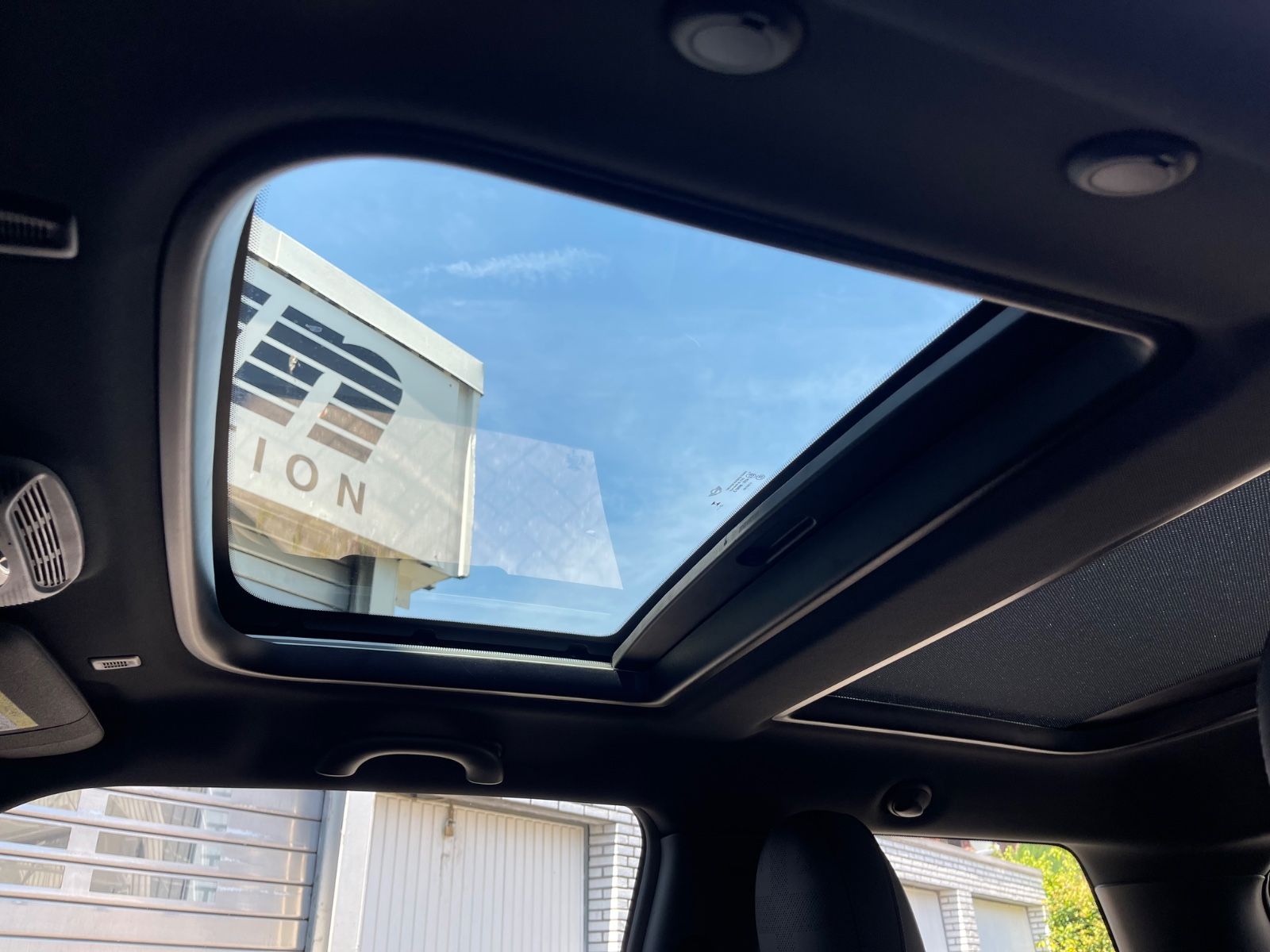 Fahrzeugabbildung MINI MINI COOPER SE Resolute Edition