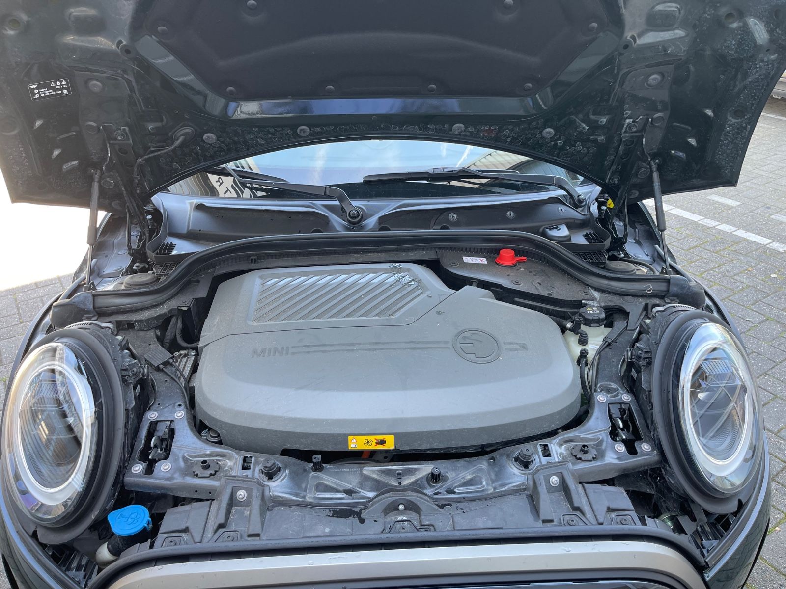 Fahrzeugabbildung MINI MINI COOPER SE Resolute Edition