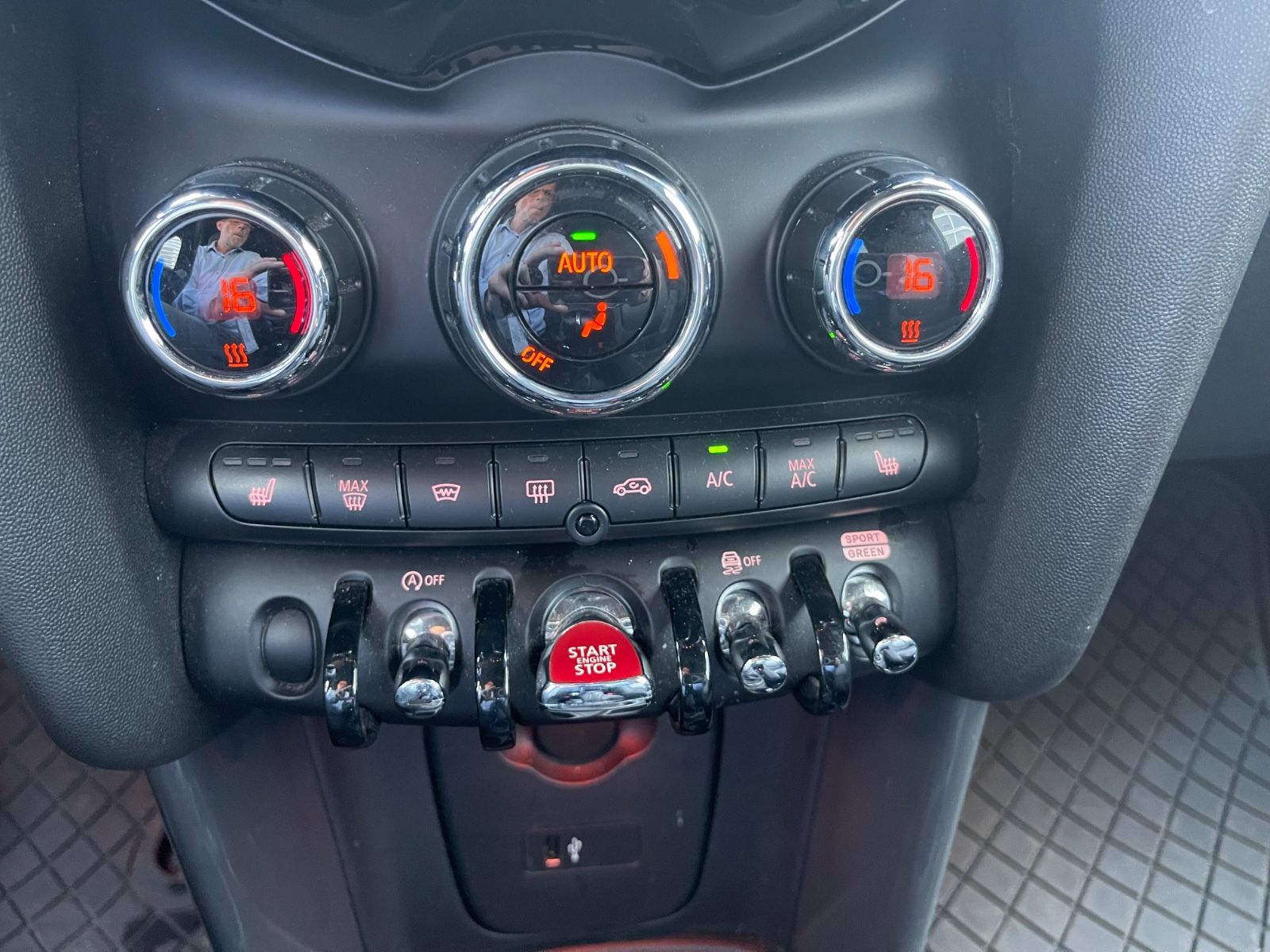 Fahrzeugabbildung MINI MINI COOPER