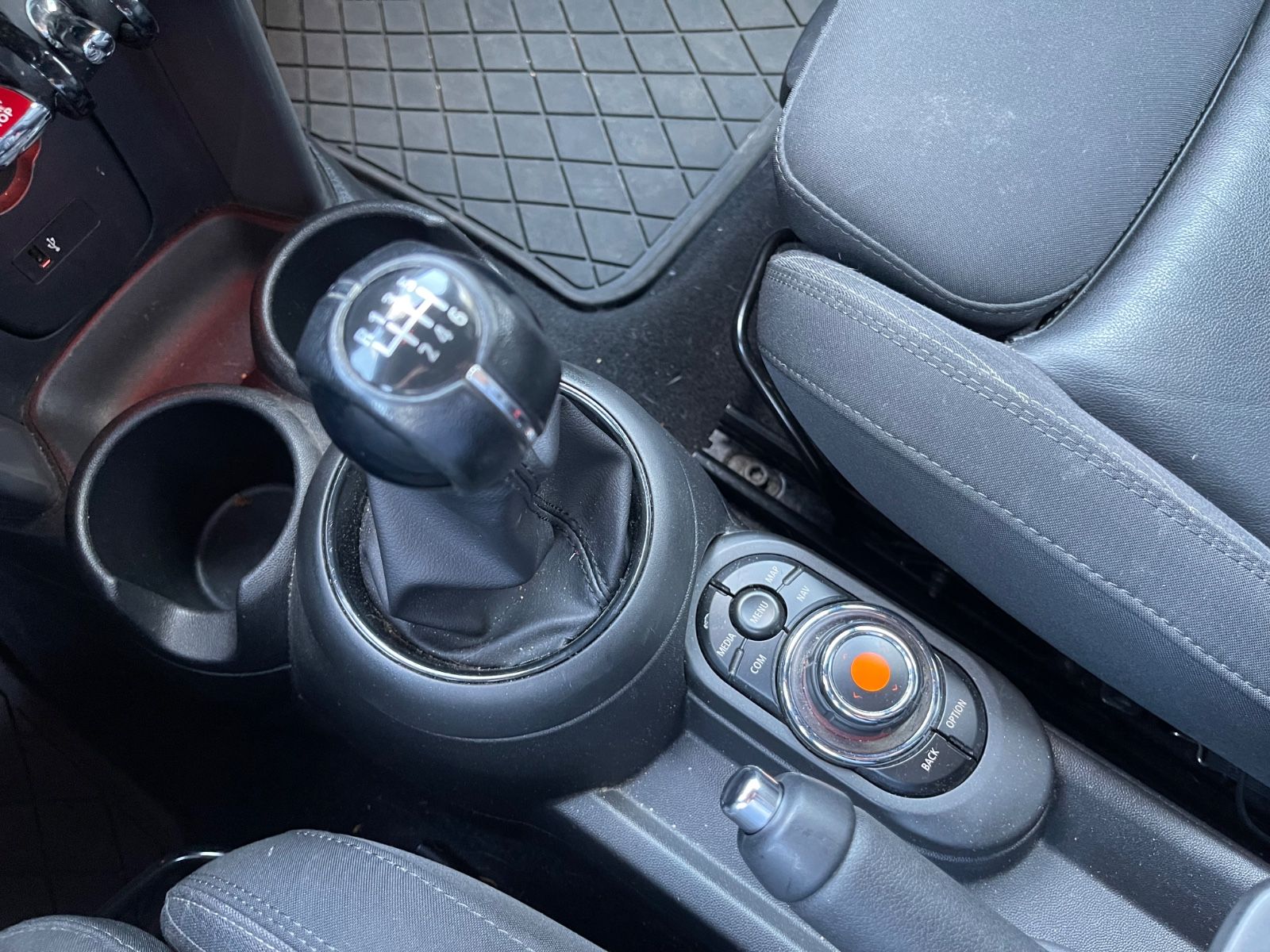 Fahrzeugabbildung MINI MINI COOPER
