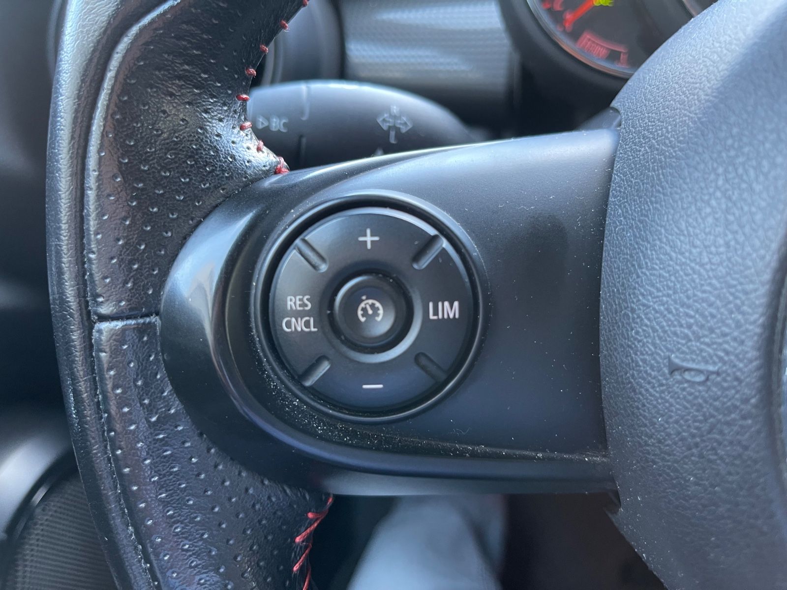 Fahrzeugabbildung MINI MINI COOPER