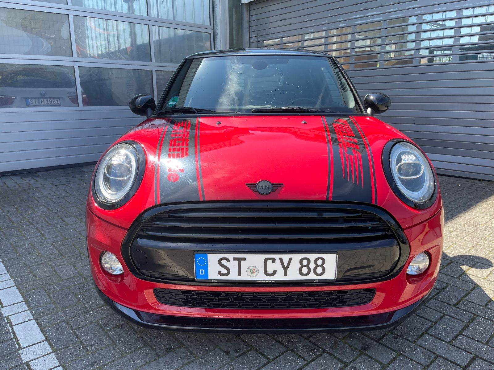 Fahrzeugabbildung MINI MINI COOPER