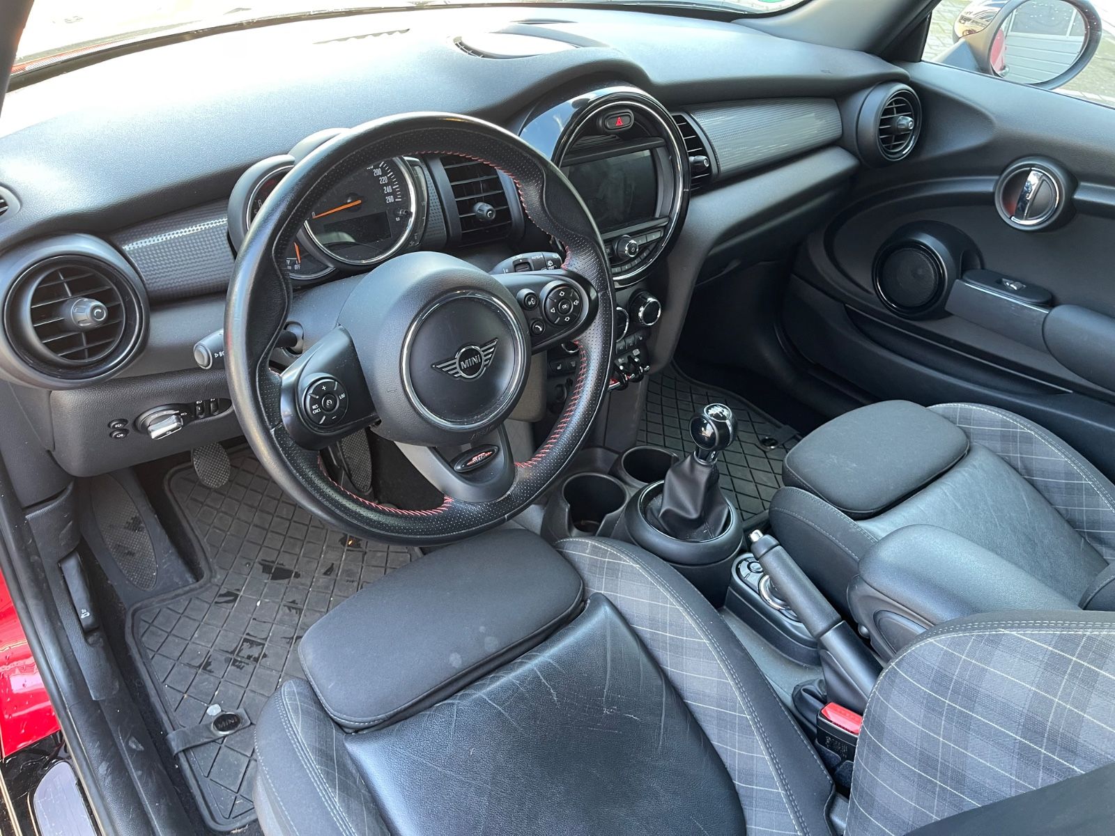 Fahrzeugabbildung MINI MINI COOPER