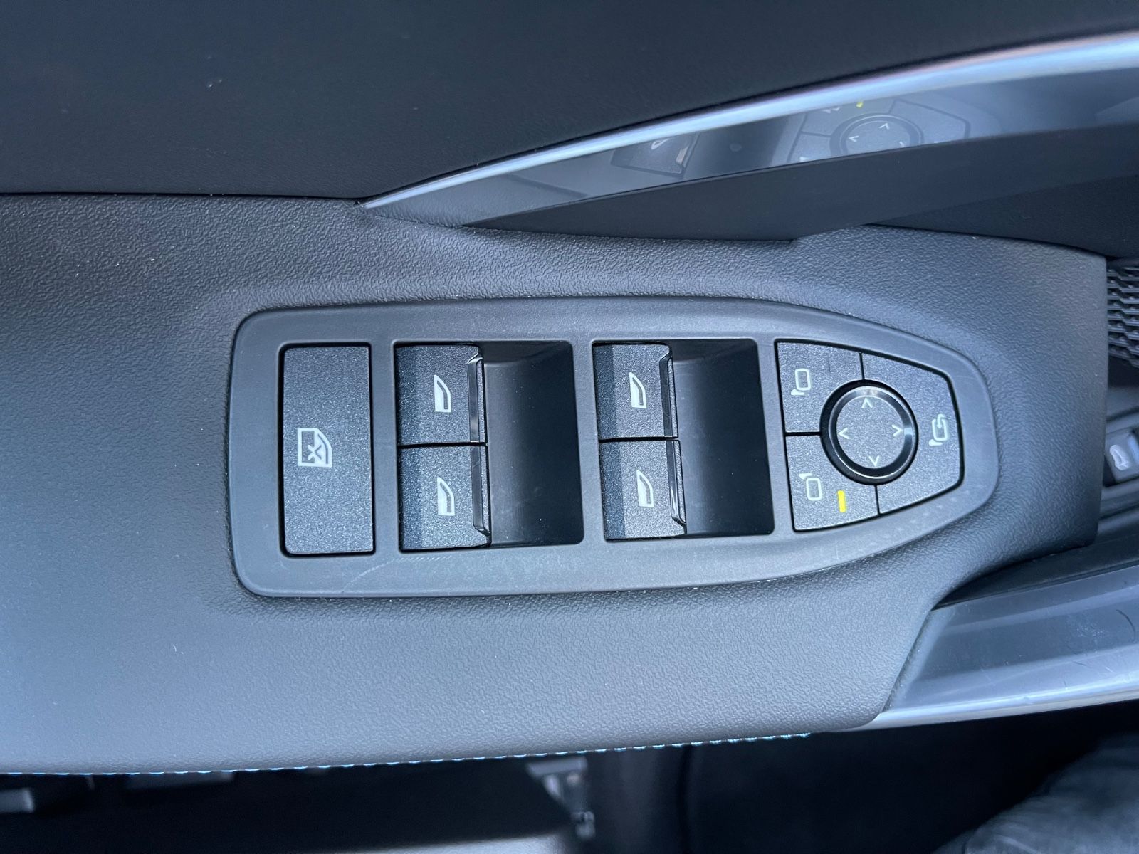 Fahrzeugabbildung BMW X1 20 i sDrive M Sport